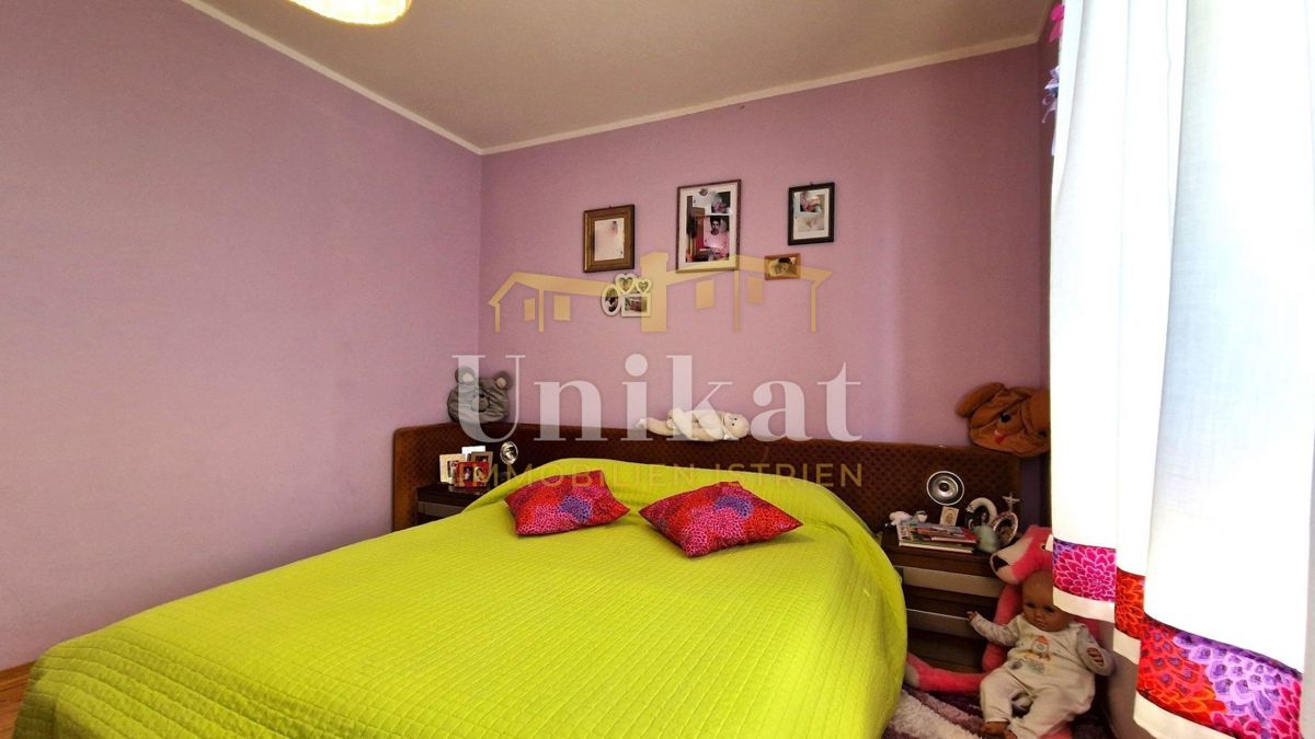 Casa indipendente con appartamento, cantina e garage con vista mare, Buje